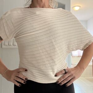 Banana Republic  side rouche off the shoulder crème